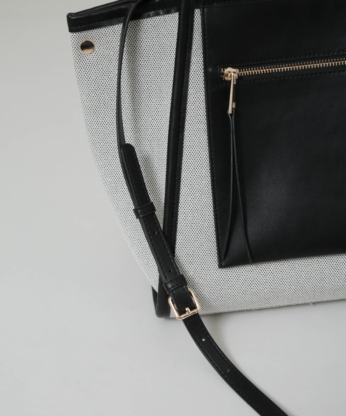 キャンバス×フェイクレザーポケットバッグ