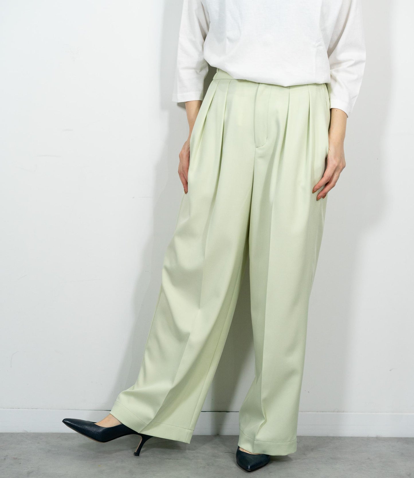 センタープレスセミワイドパンツ