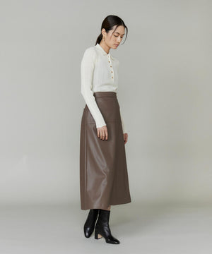 フェイクレザートラペーズスカート