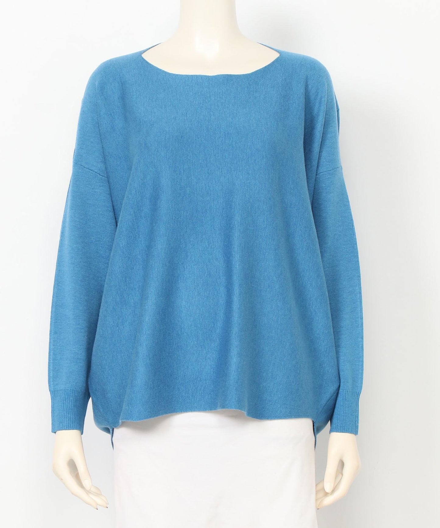 ボートネックニット