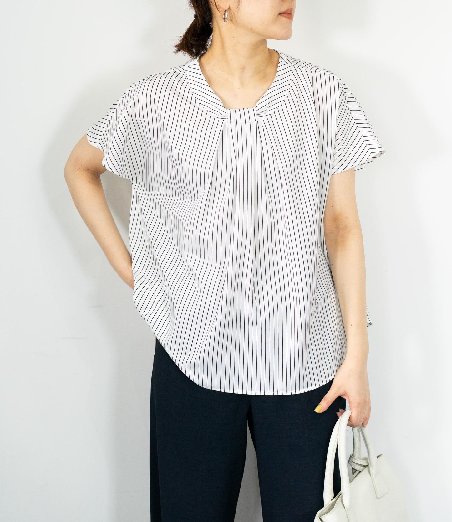 綺麗めストライプボウタイブラウス