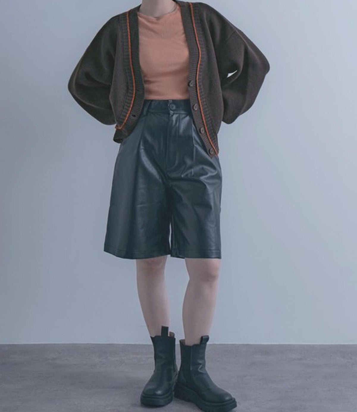 Vネックショートカーディガン