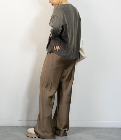 マットサテンストレートパンツ