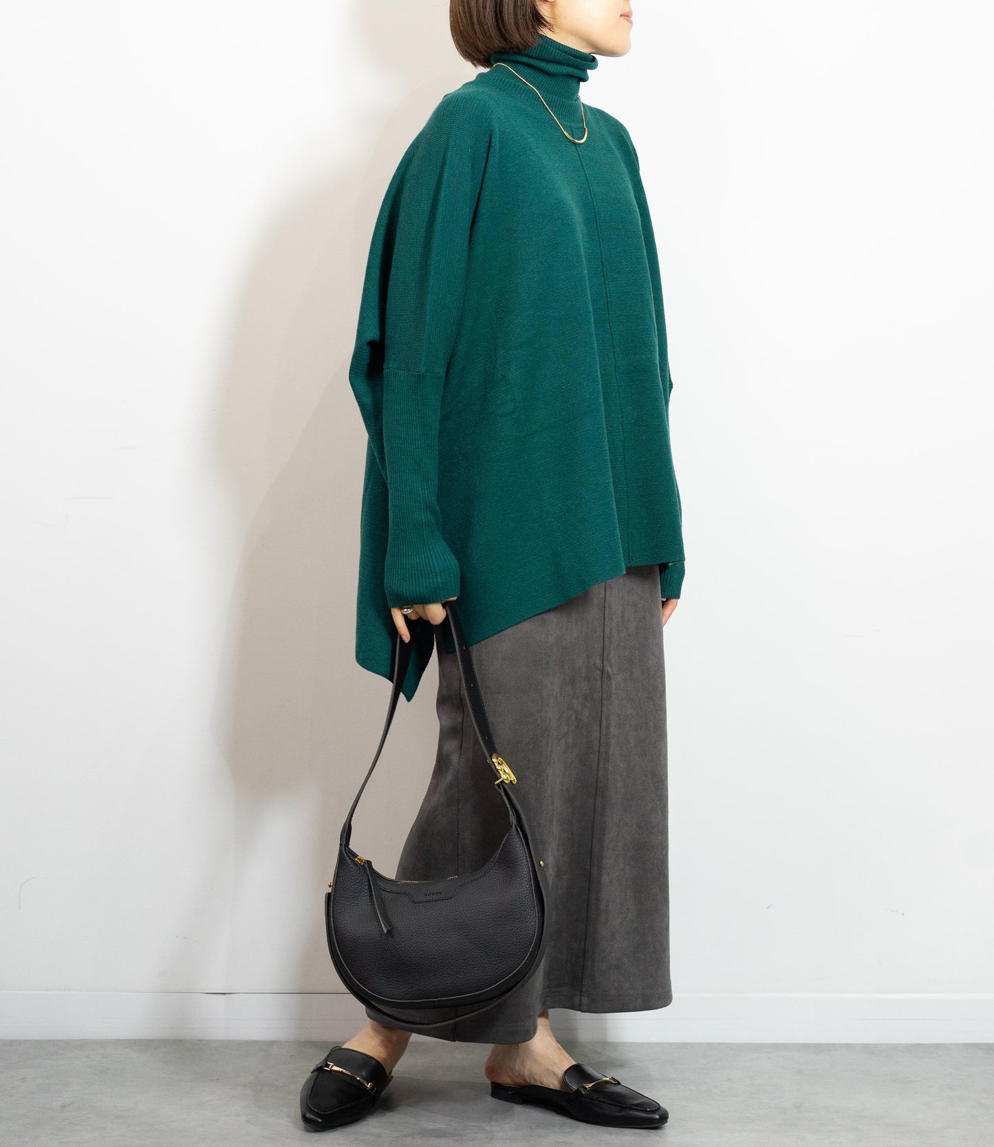 ハイネックポンチョニット