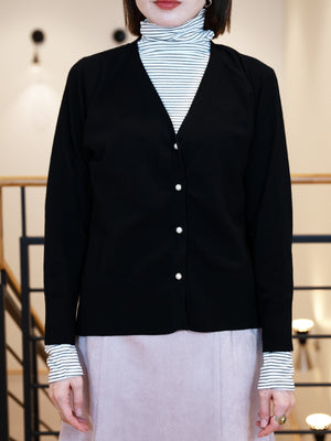 パールボタンVネックカーディガン