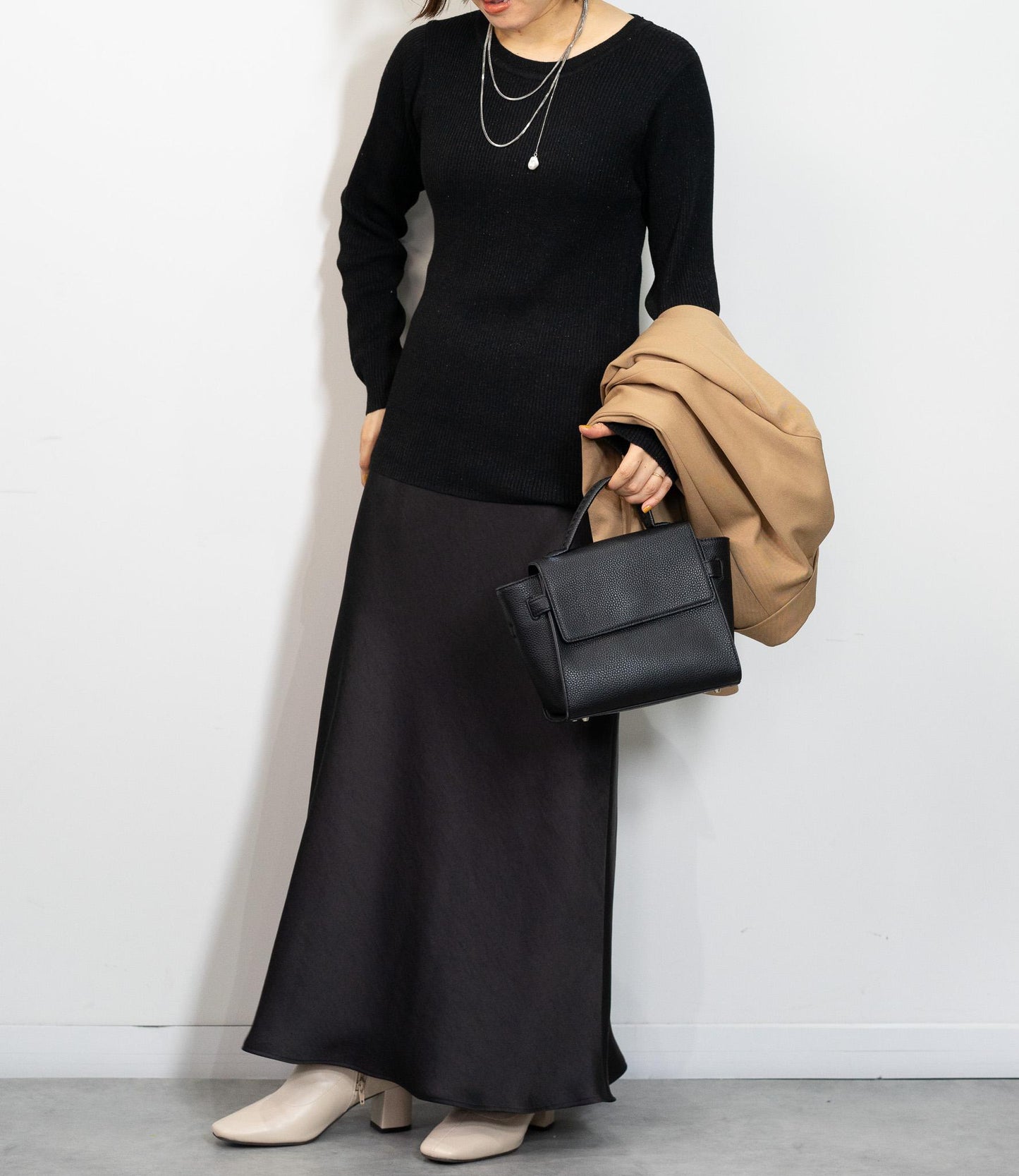 ラメリブクルーネックスリムニット