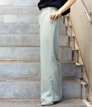 ナチュラルフレアシルエットパンツ