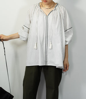 エンブロイダリーエアリーブラウス