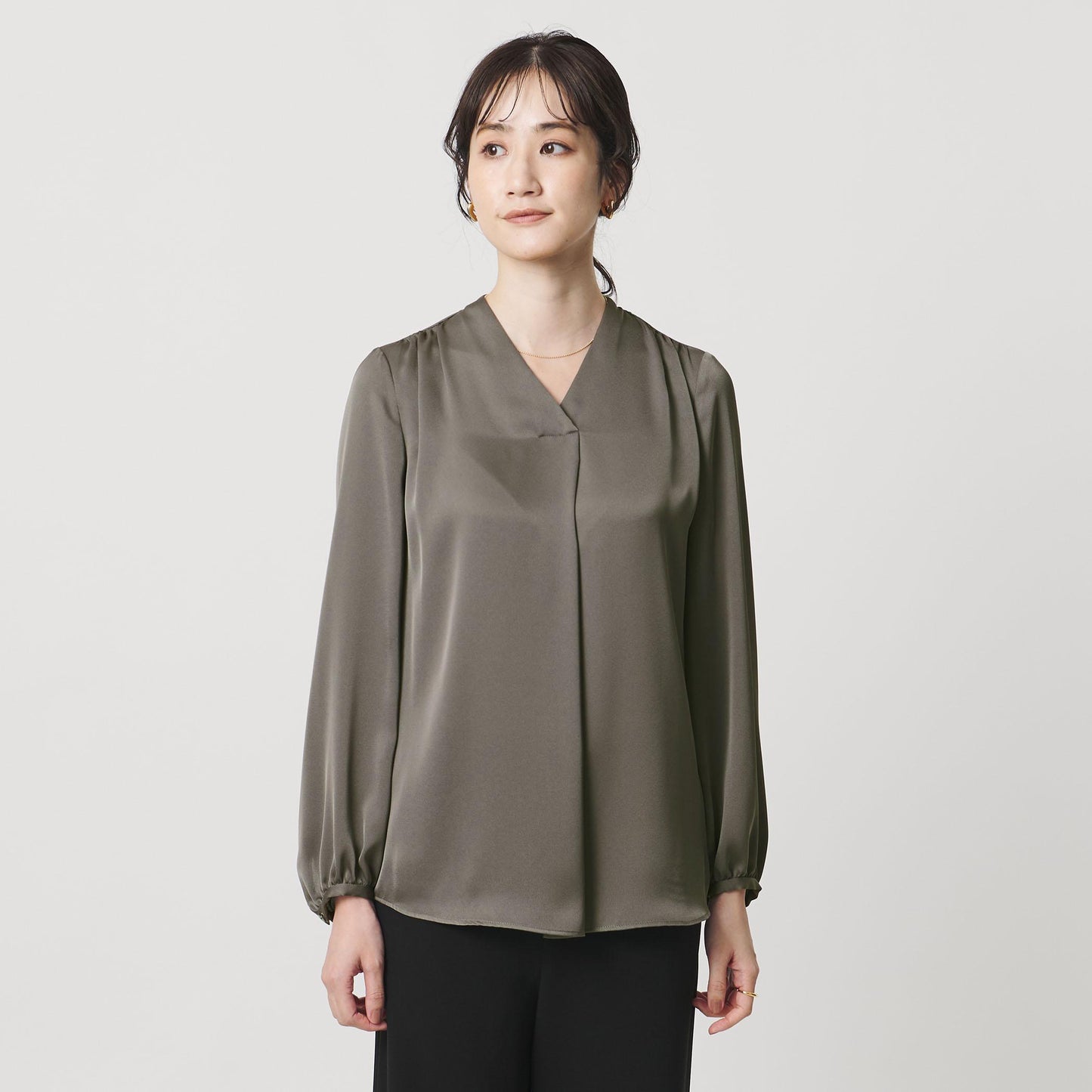 バック サテン Vネック ロングスリーブ ブラウス ‐ウォッシャブル‐