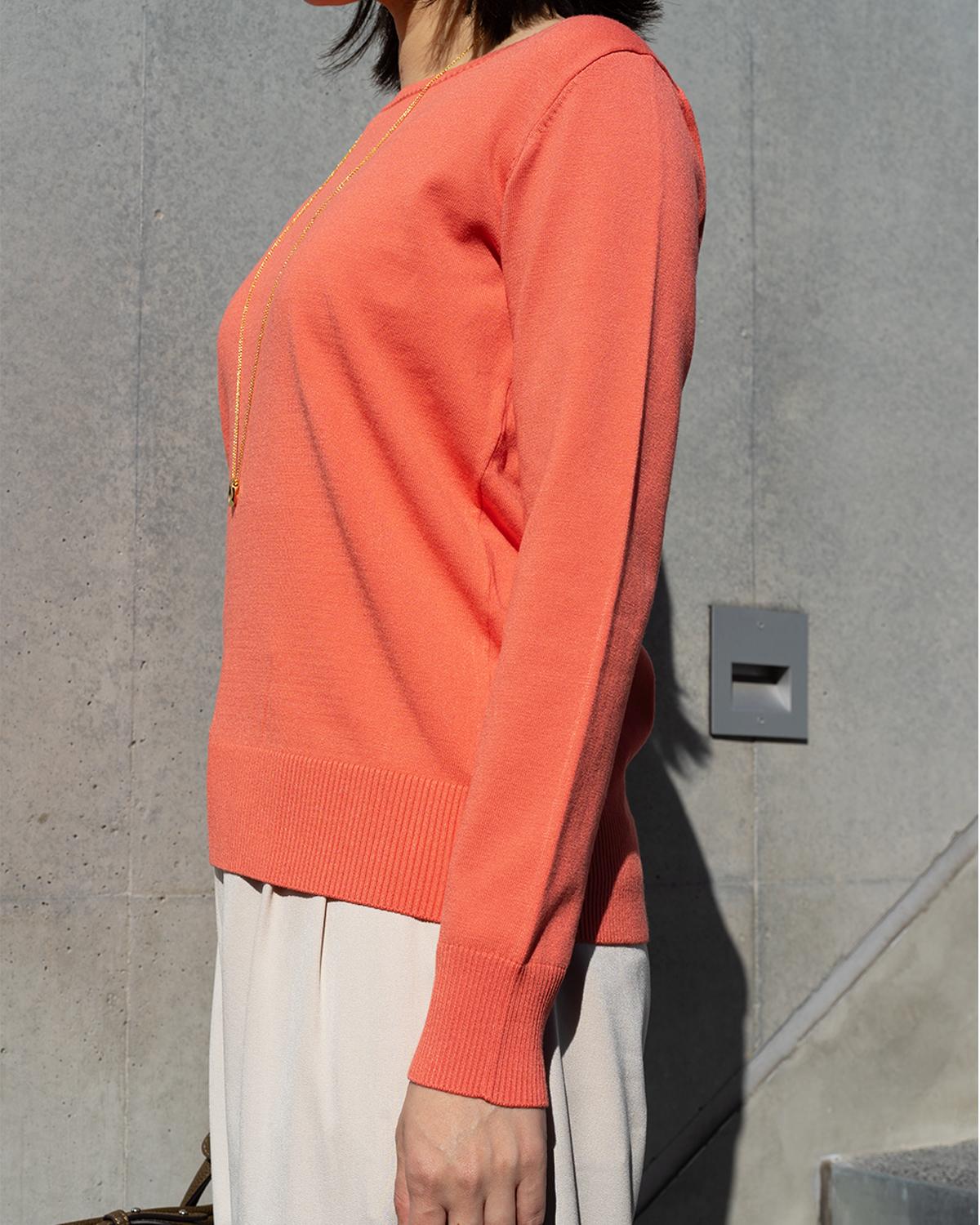 クルーネックストレートニット