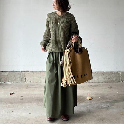 ケーブル編みカーキニット