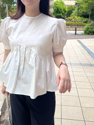 半袖パフスリーブブラウス
