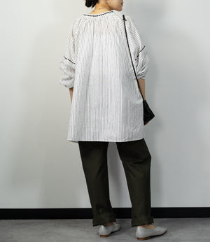 エンブロイダリーエアリーブラウス