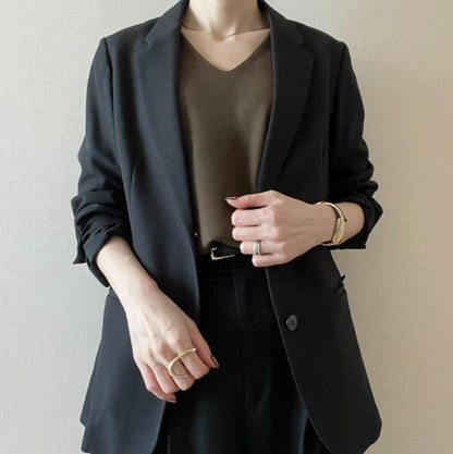 ミニマルVネックハーフスリーブニット