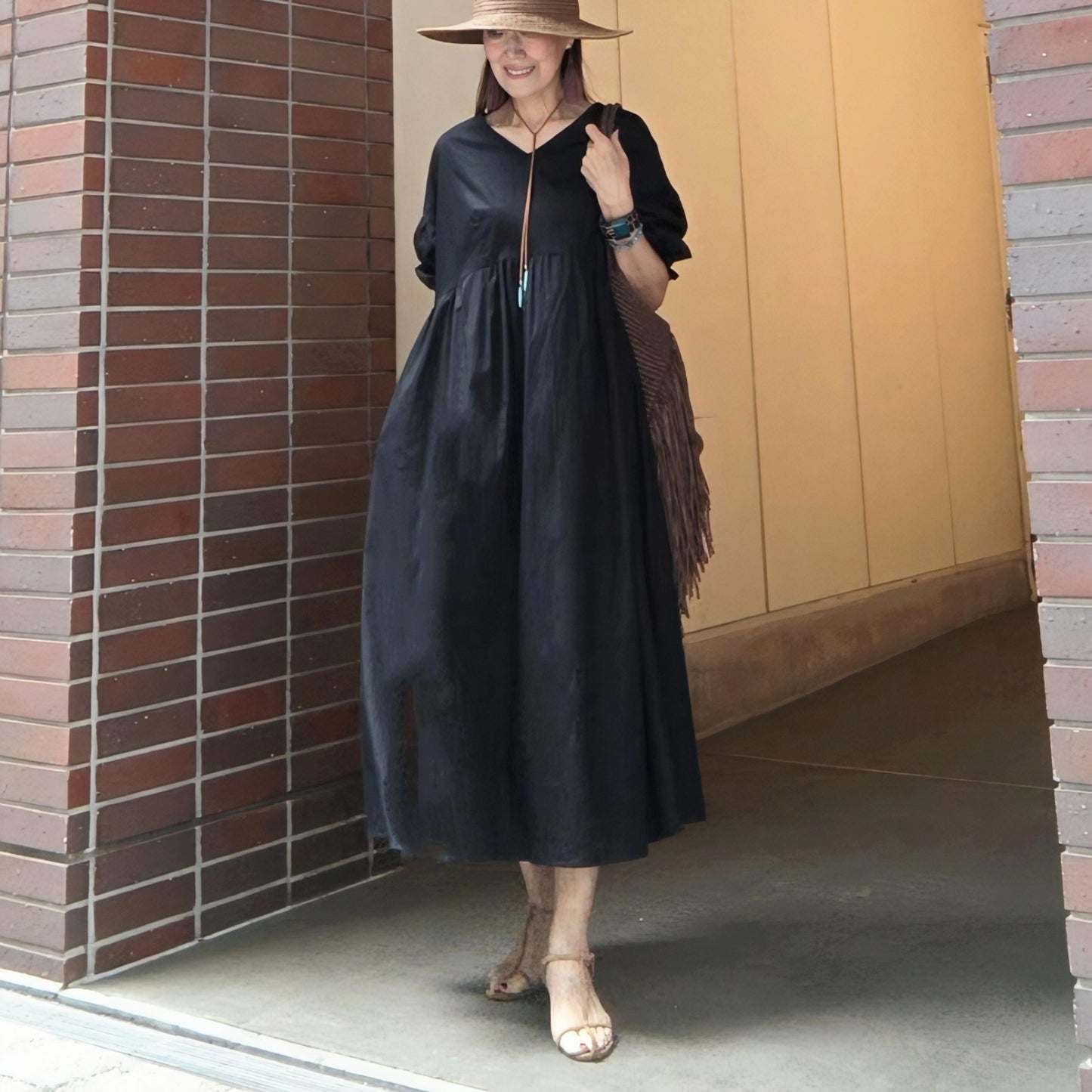 袖シャーリングVネックロングワンピース