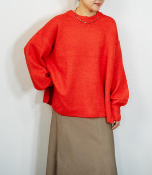 ボクシーオーバークルーネックニット