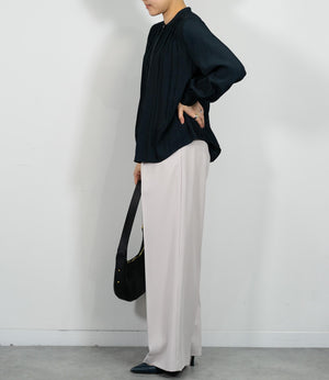 パウダーサテンギャザーブラウス