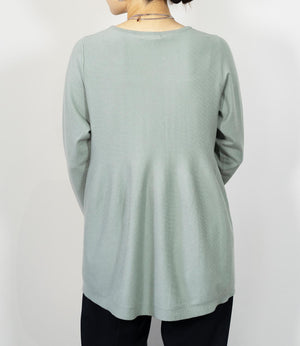 ペプラムシルエットニットプルオーバー