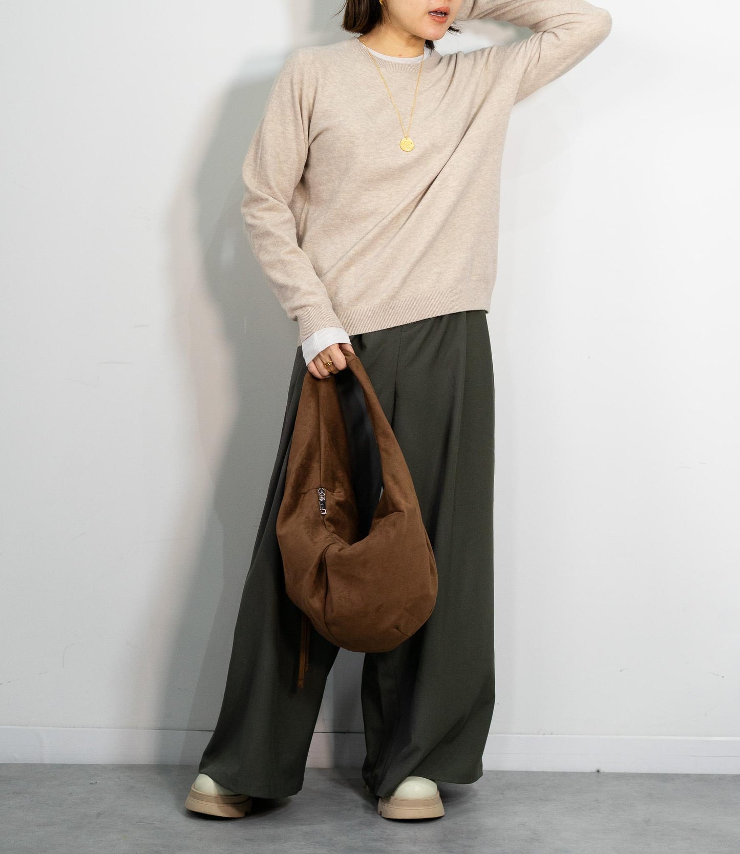ソフトカシミアクルーネックニット