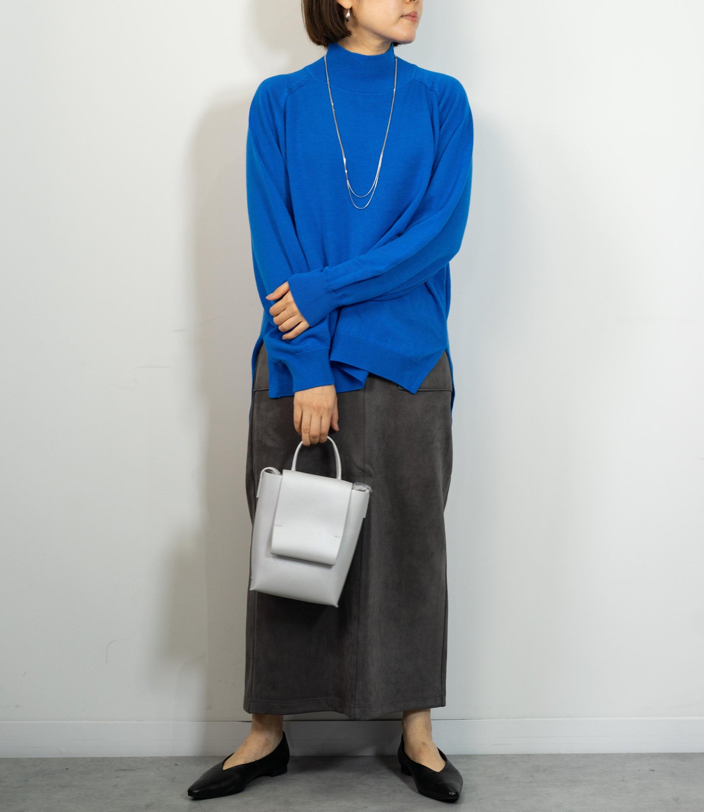 モックネックラグランニット