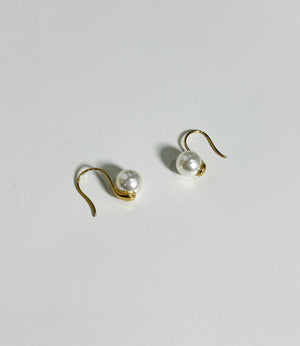 パールカーブピアス