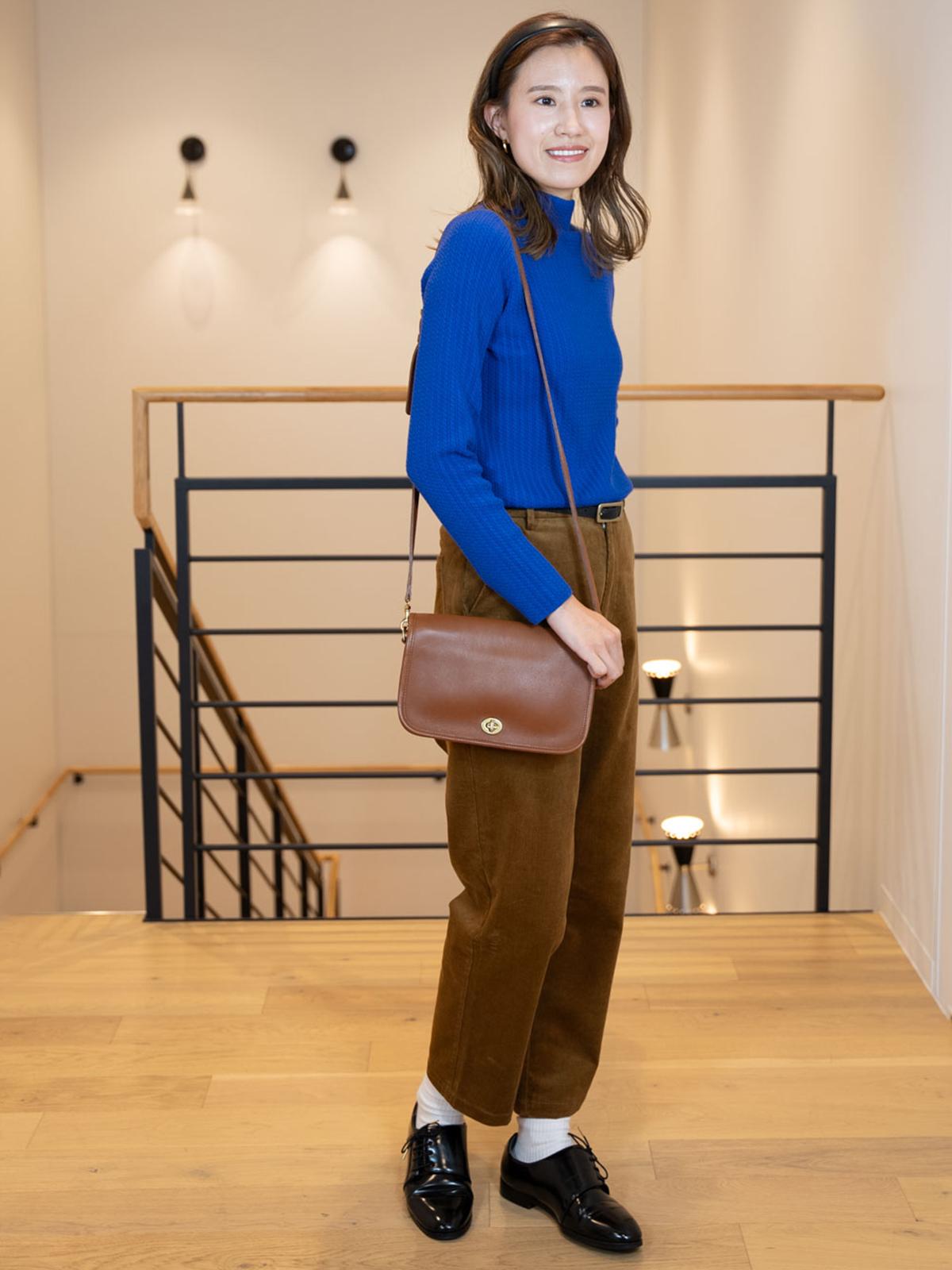 ケーブル柄ボトルネックニット