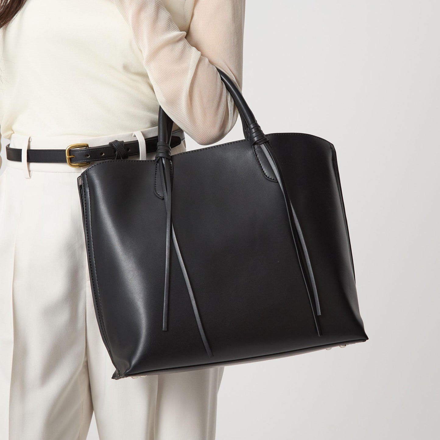 【WEB限定】2WAYタッセルハンドル A4 トートバッグ / ショルダーバッグ