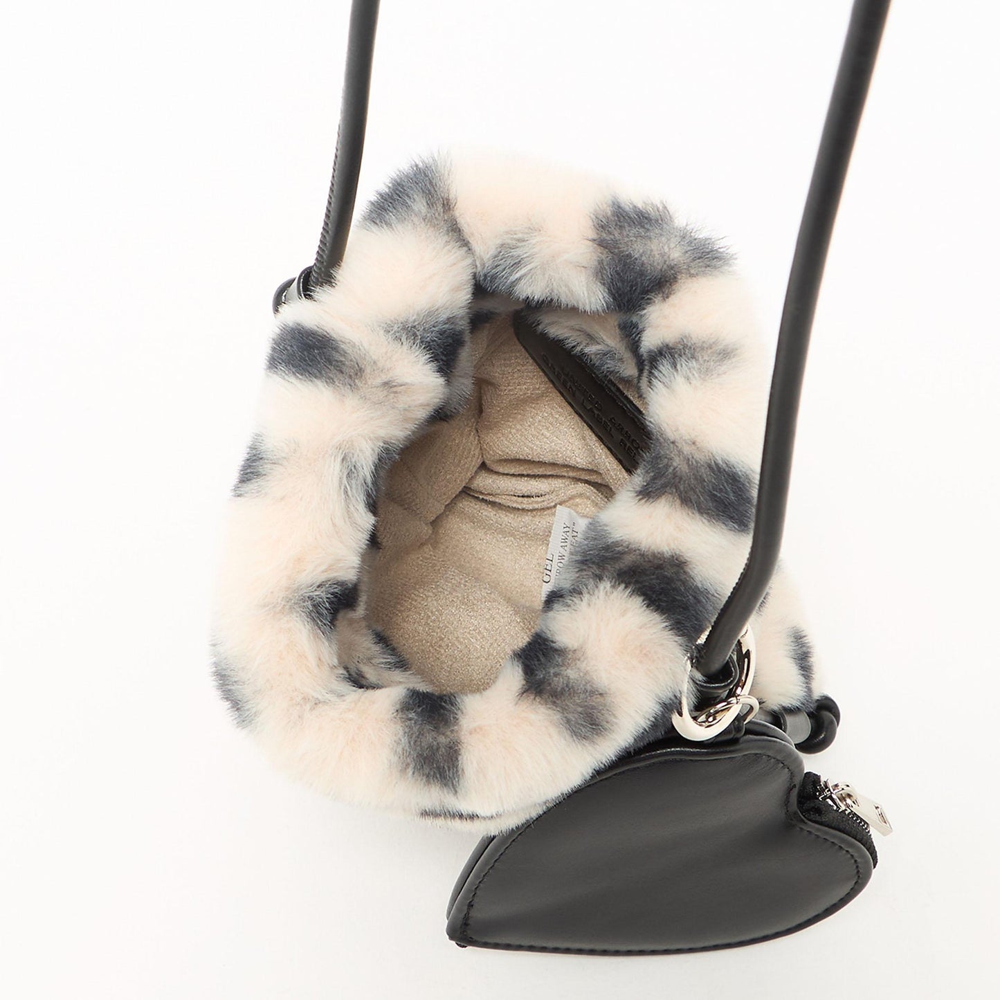 ファーショルダーバッグ ハートチャーム付き