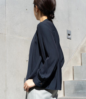 パウダーサテンギャザーブラウス