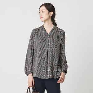 バック サテン Vネック ロングスリーブ ブラウス ‐ウォッシャブル‐