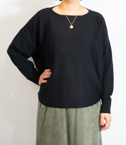 ボートネックラウンドニット