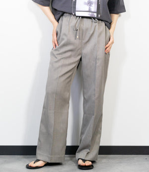 ナチュラルフレアシルエットパンツ