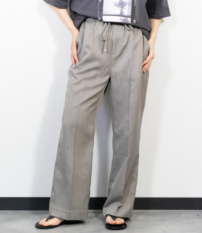 ナチュラルフレアシルエットパンツ