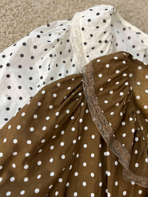 水玉レースブラウス