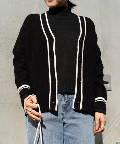 Vネックカーディガン