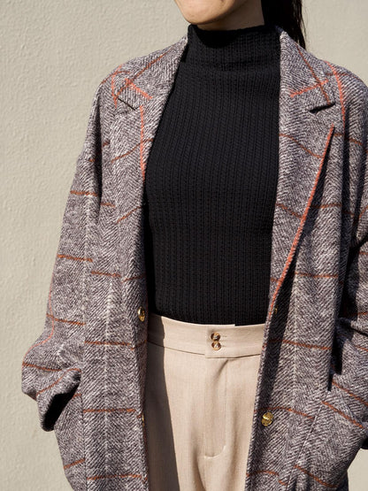 ケーブル柄ボトルネックニット