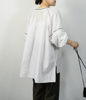 エンブロイダリーエアリーブラウス