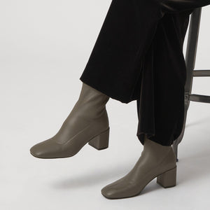 ストレッチレザー ショートブーツ60↓↑