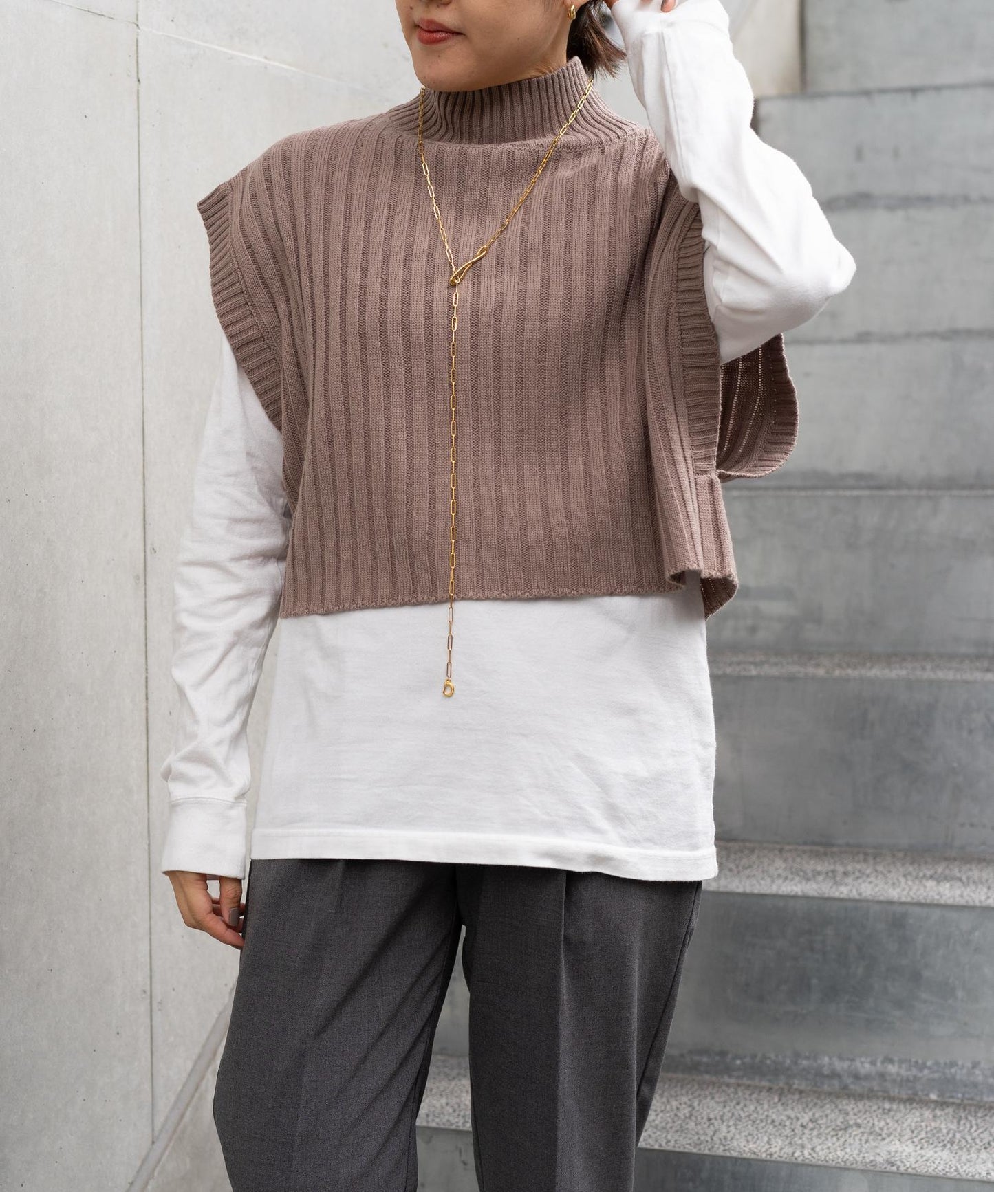 ワイドリブハイネックショートベスト