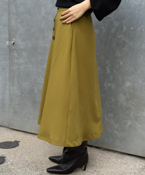 フレアボタンスカート