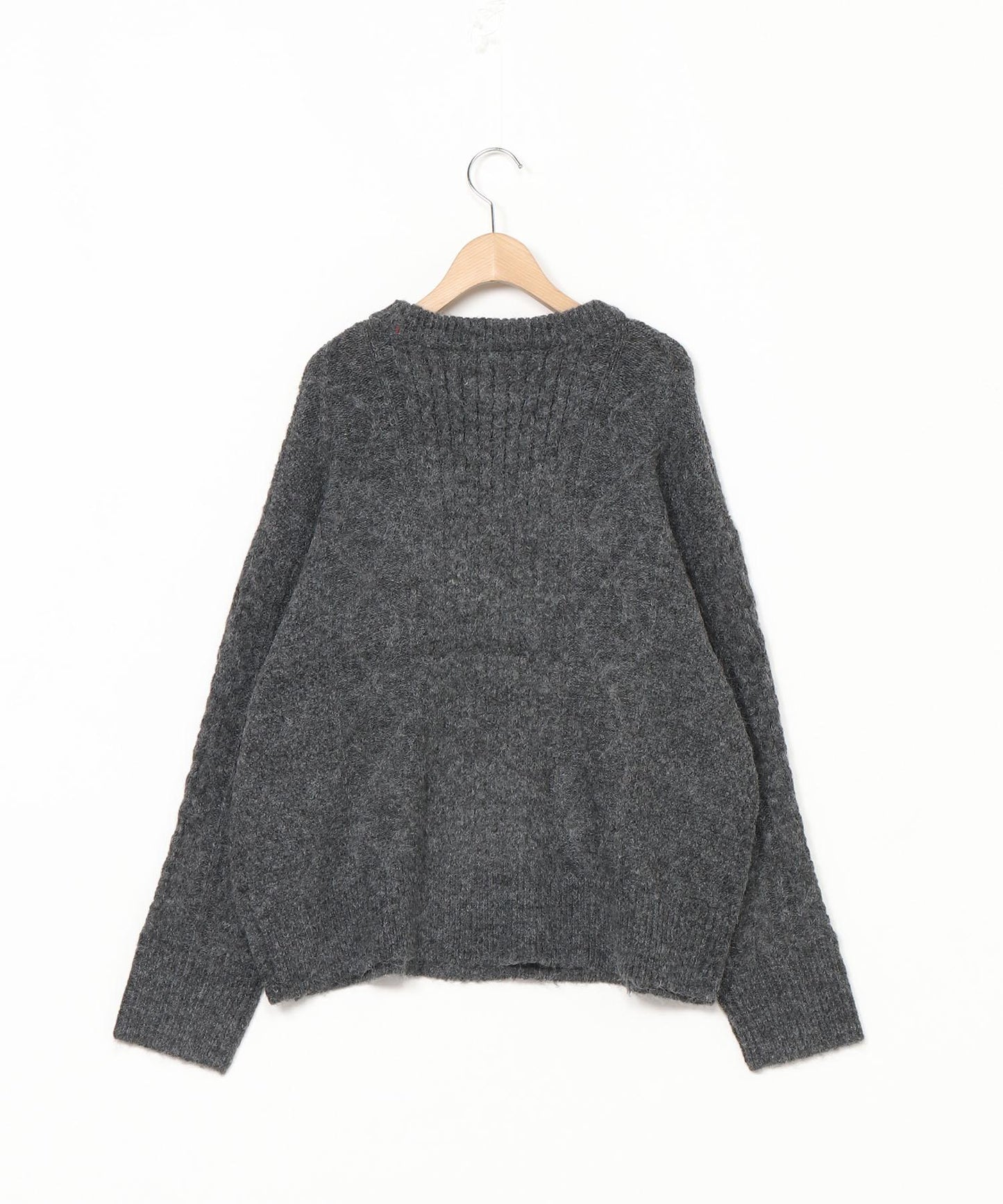 ケーブルニット