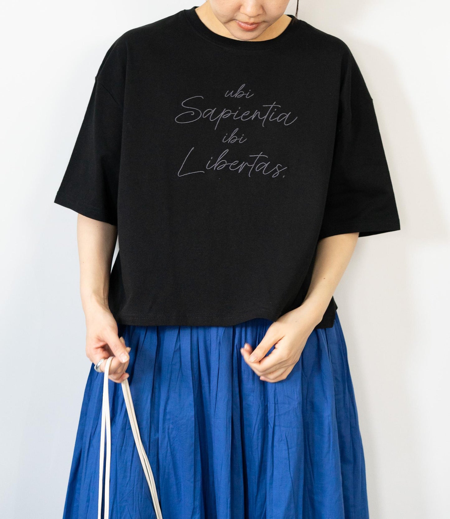 エンブロイダリークロップドTシャツ