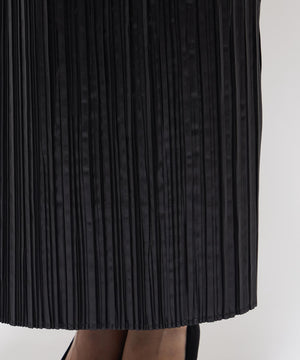 レザー ライク サテン プリーツスカート（uncrave WHITE）