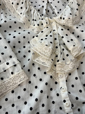 水玉レースブラウス