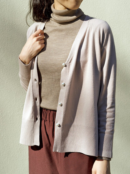 パールボタンVネックカーディガン