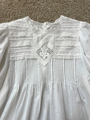 カットワーク刺繍ブラウス