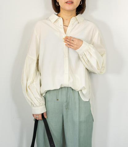 バンドカラーギャザーボリュームブラウス