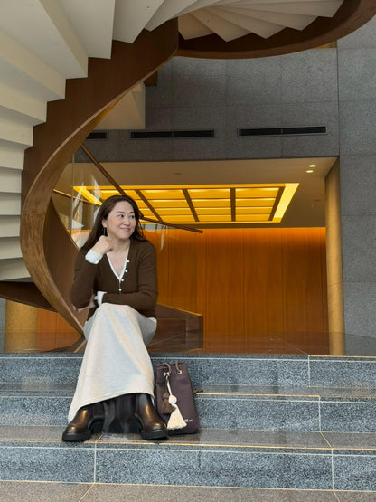 リブボタンVネックニット