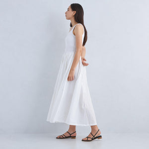 ナロウベルト トングサンダル（2.5cmヒール）