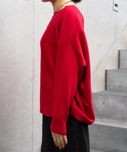 ボートネックニット